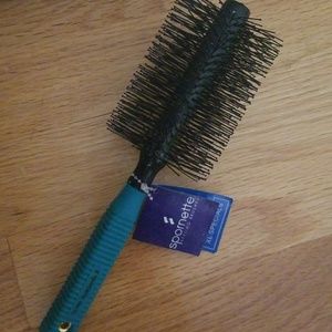 Spornette brush